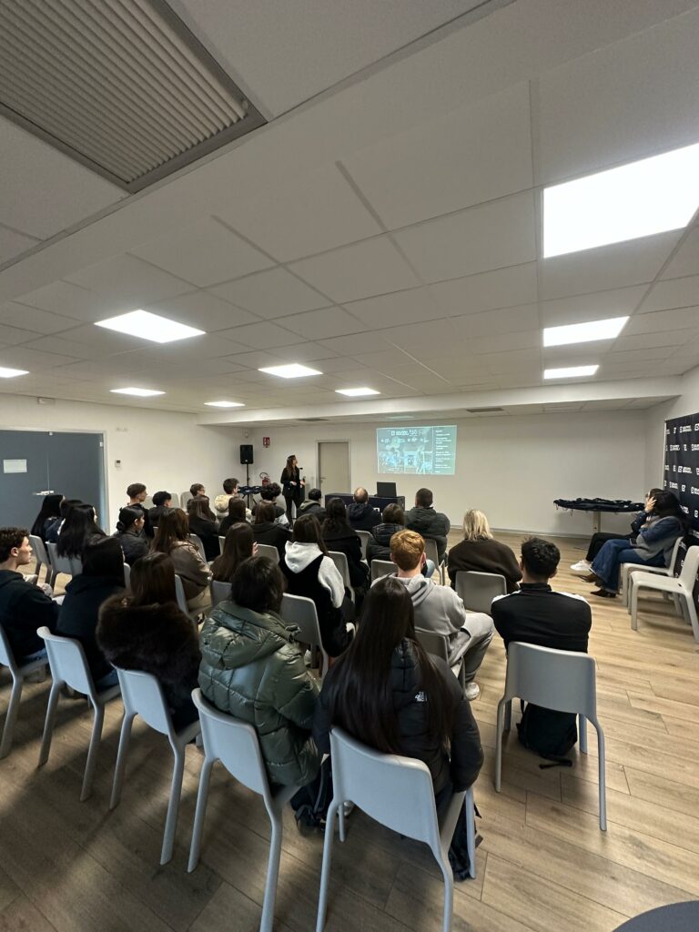 Studenti in visita al Gruppo Grazioli per il PMI Day 2025, iniziativa nazionale di Confindustria Brescia dedicata alle piccole e medie imprese.